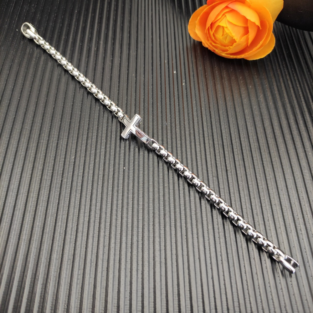 David Yurman Silver 5mm Box Chain Cross Bracelet - Picture 3 of 6